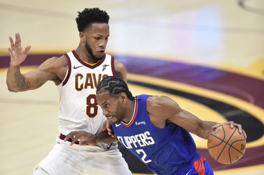 Lamar Stevens defending Kawhi Leonard